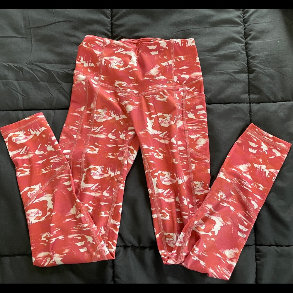 TilYouCollapse Effortless heart booty mosaic leggings